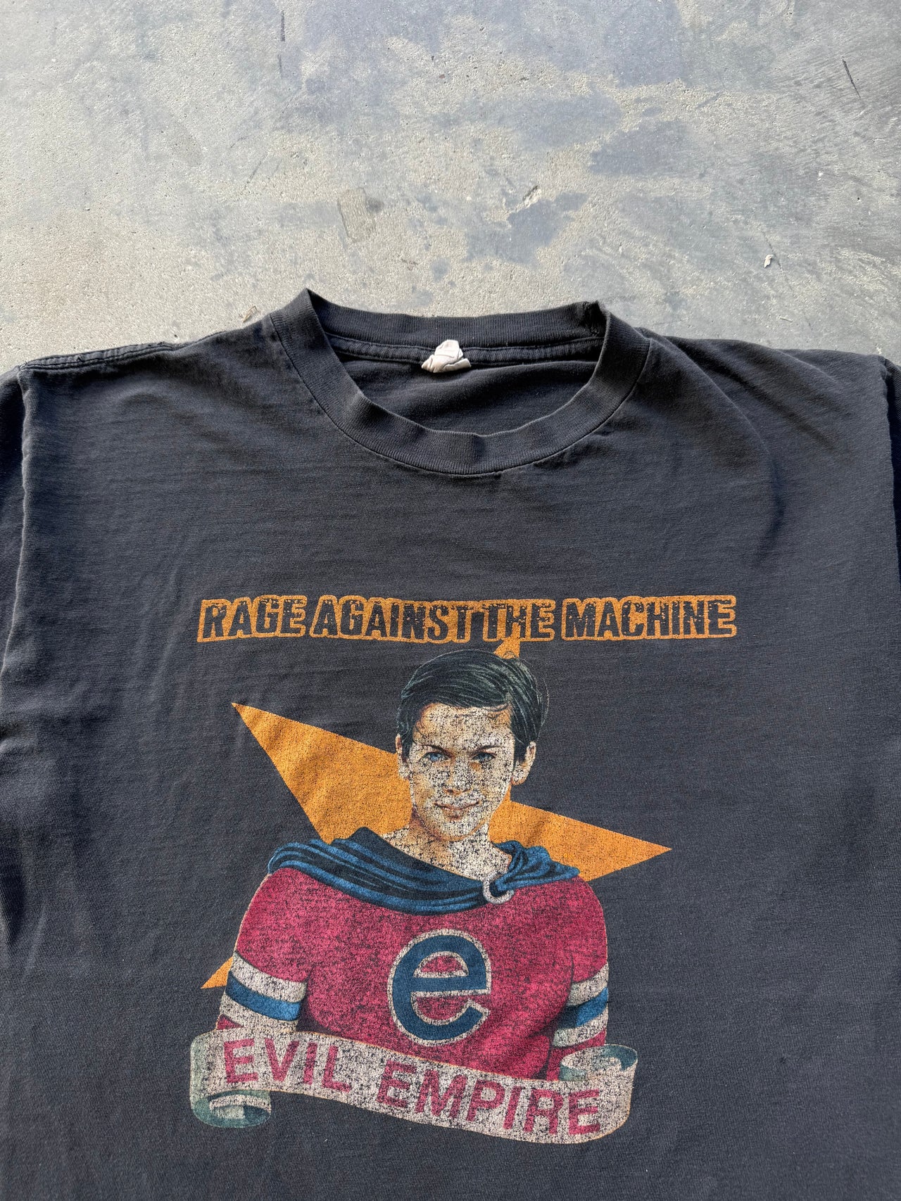 90’s RAGE AGAINST THE MACHINE EVIL EMPIRE TEE LARGE