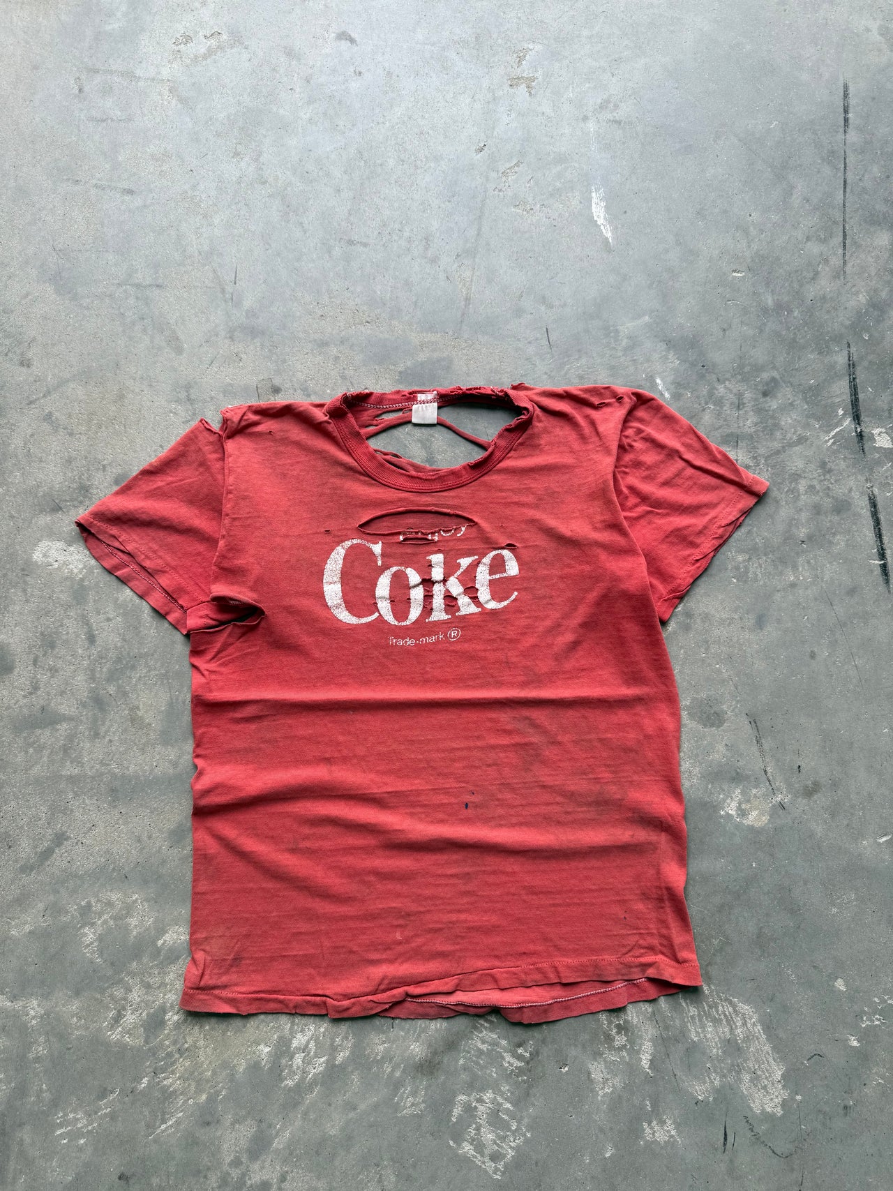 70’s COKE THRASHED DISTRESSED FADED MEDIUM