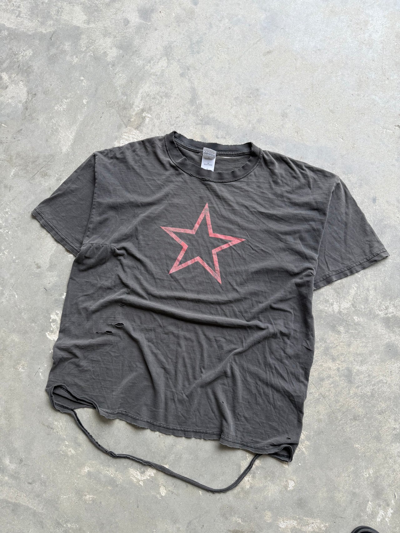 00’s FADED THRASHED RED STAR TEE XL