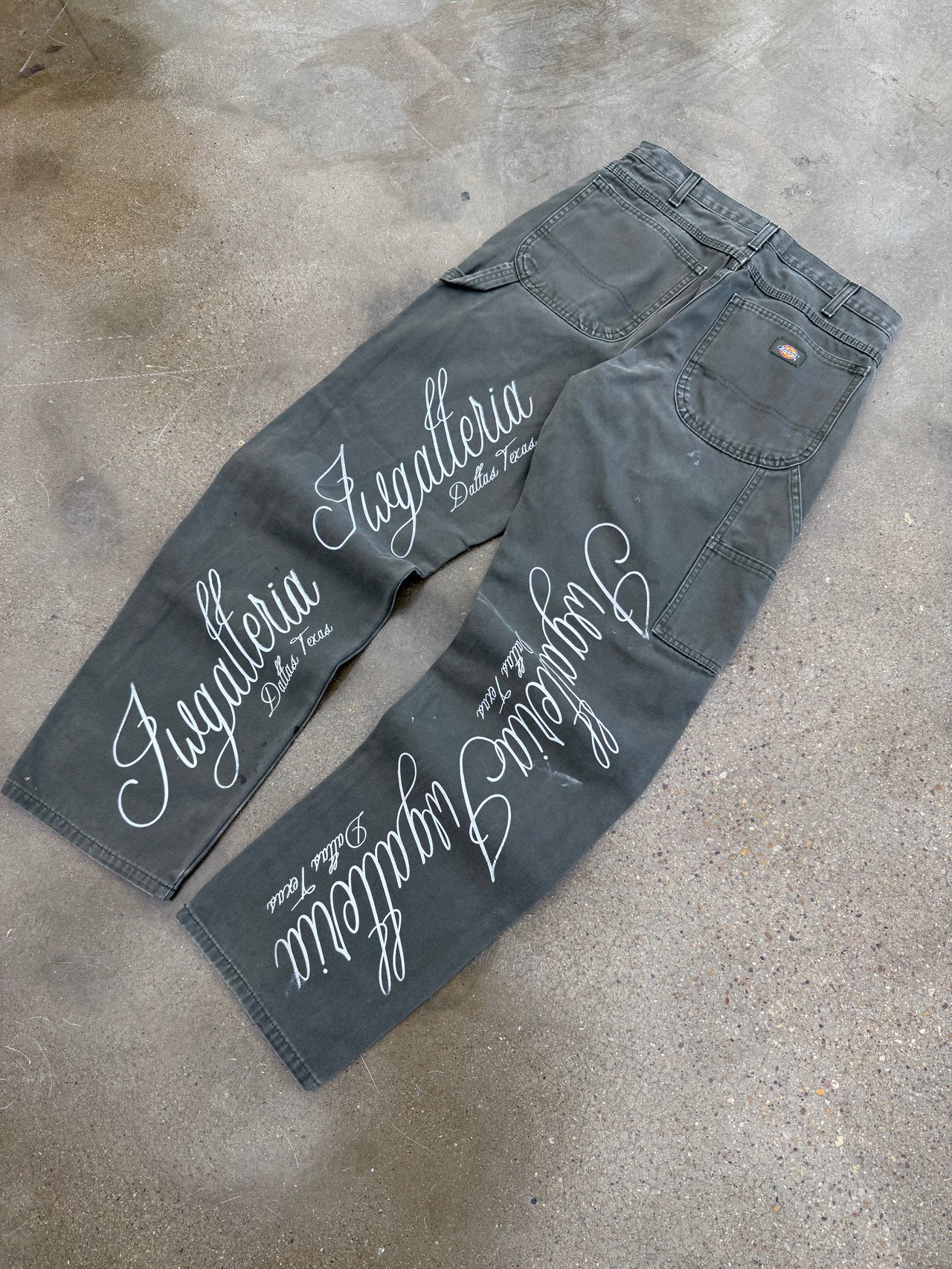 SCRIPT PANTS SZ 32