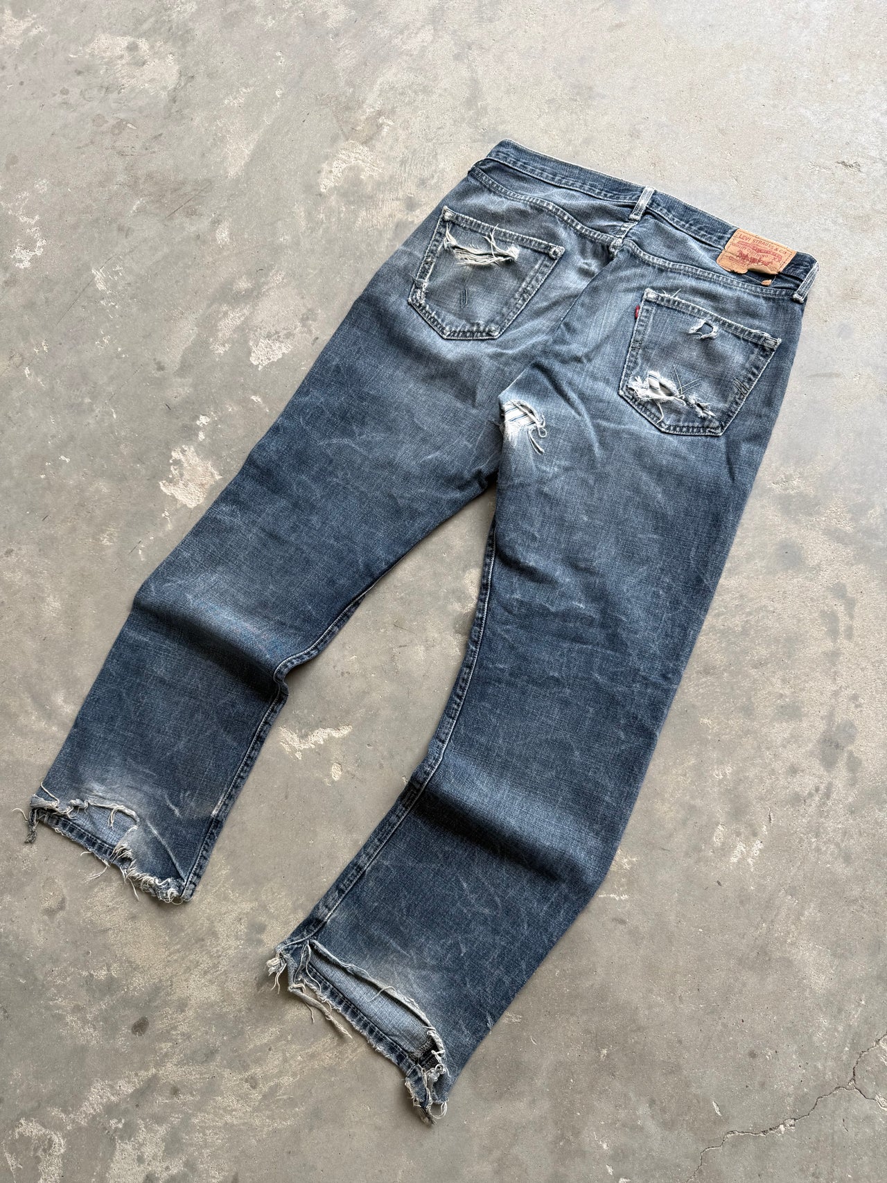 90’s LEVIS 517 THRASHED JEANS SZ34