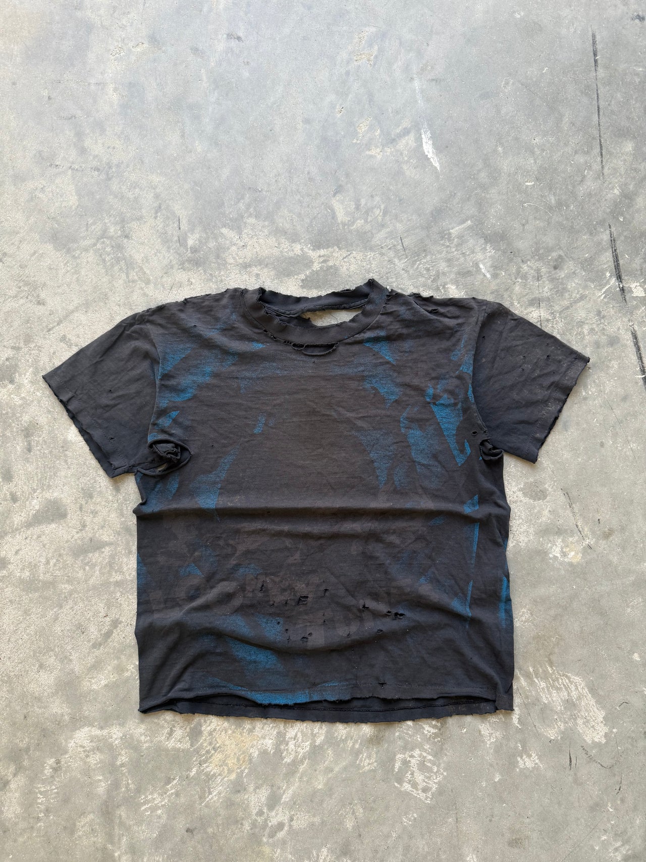 90’s LOONEY TUNES SHADOW THRASHED FADED LARGE