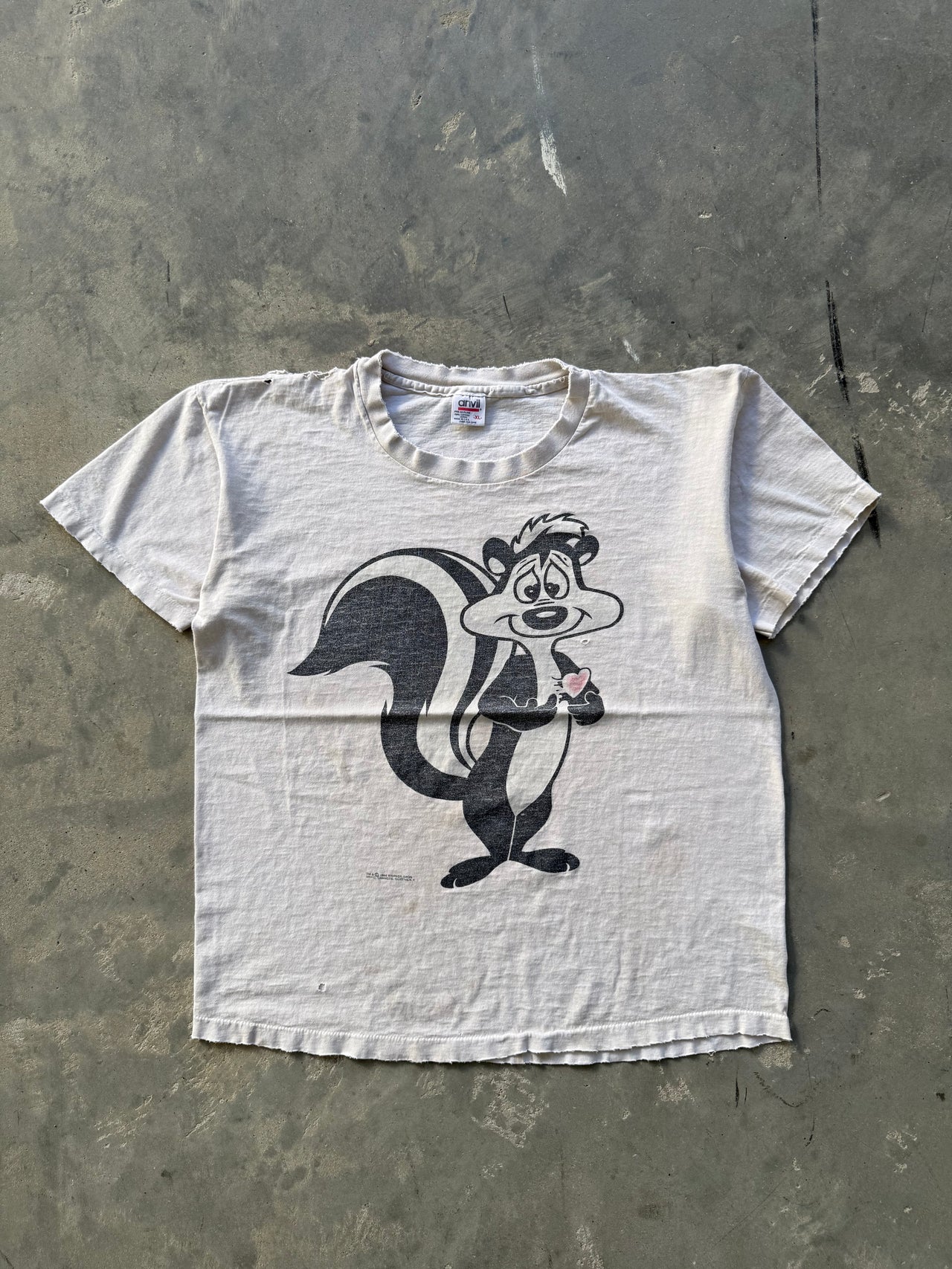 90’s “PEPE LE PEW” THRASHED FADED TEE XL