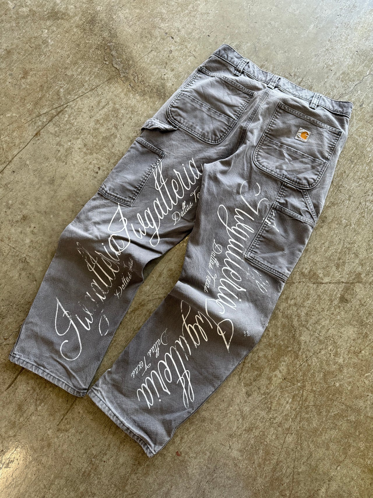 SCRIPT PANTS SZ 30
