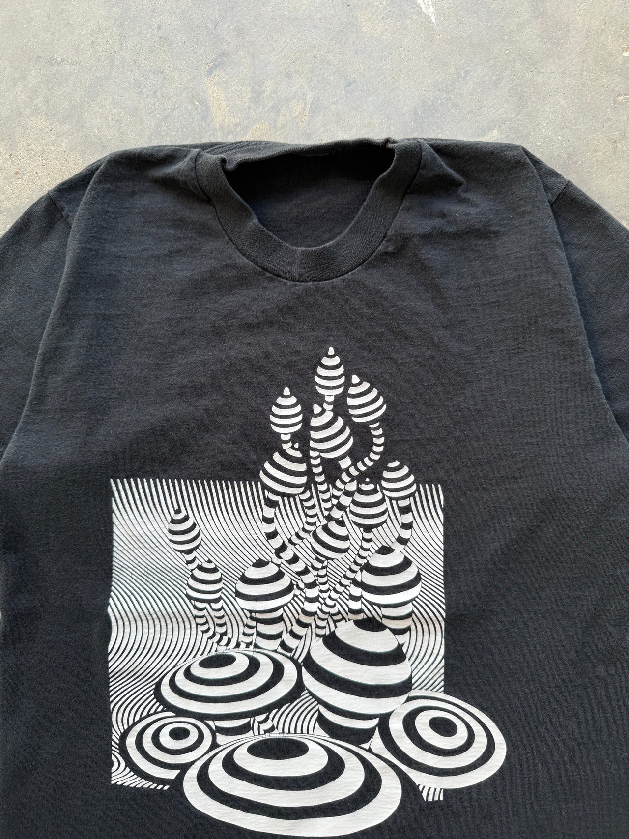90’s PSYCHEDELIC MUSHROOM TEE MEDIUM