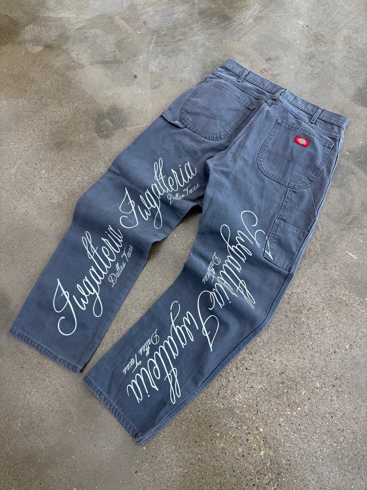 SCRIPT PANTS SZ 33