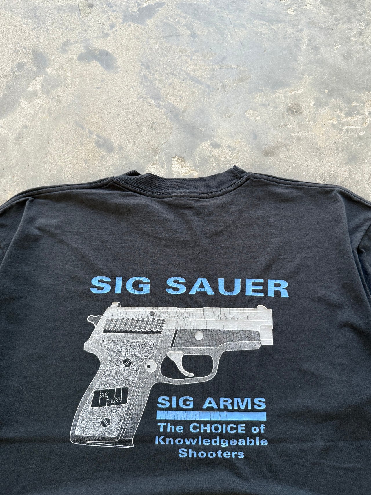 00’s SIG SAUER PISTOL ARMS TEE XL