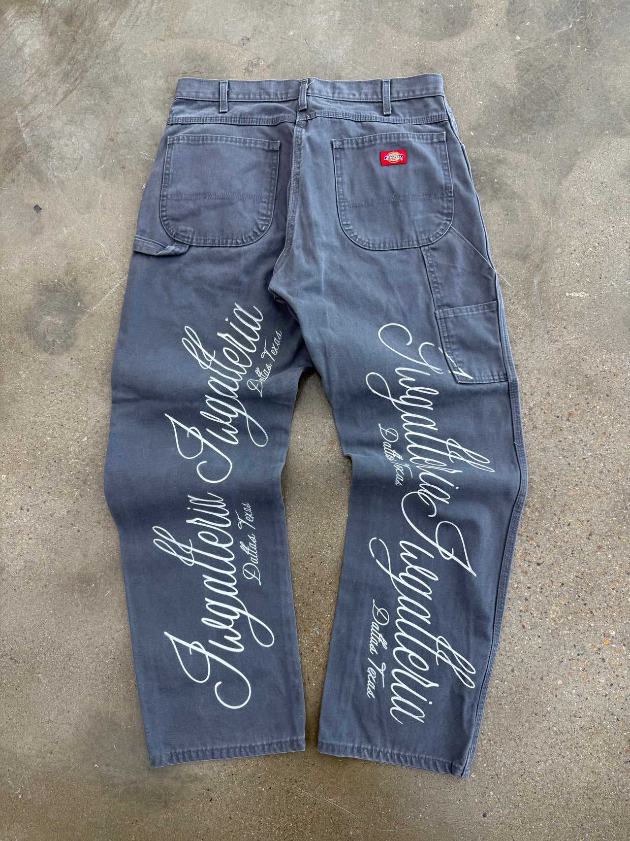 SCRIPT PANTS SZ 33